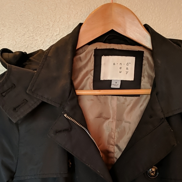 Stylish women's rain coat - Picture 2 of 3